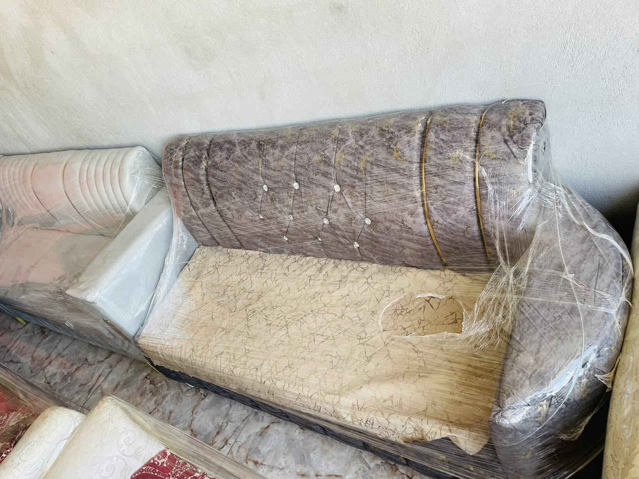 سلام عليكم تتوفر جميع تخامه وديوان بنسب الاسعار العنوان بغداد ناحيه الوحده قرب سيطرة الج الاتصال *********** يوجد توصيل
