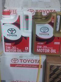 رجعنا   زيت تويوتا الاصلي ضمان ١٠٠٠٠ كم  كميات كبيرة  0w20 5w30 10w30 ...
