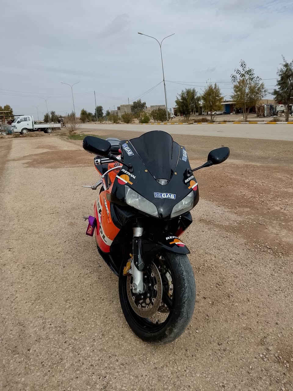 موطور لبيع او مراوس بهايوشه 25 هونده 600 RR موديل 2004 الموطور كهربايات كله شغاله نضافه تنشاف بل عين وبيه مشكله بصيطه الموطور من يحمه ما يشتغل له يبرد  وسعر 20 ورقه وبيه مجال لطيبين مكاني العبيدي  ***********
