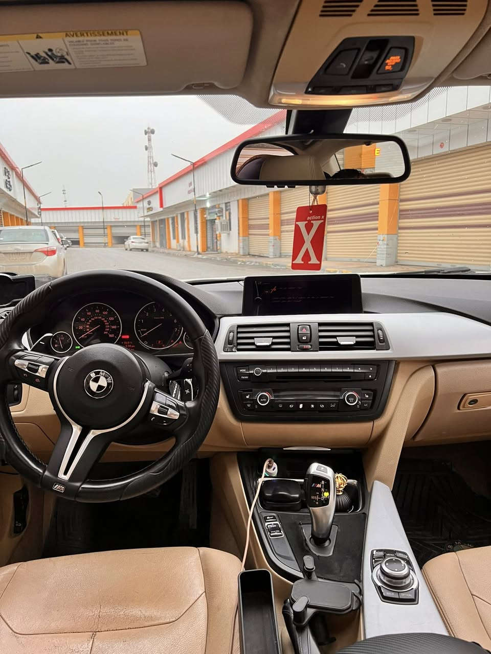 بي ام F30 ابيض
موديل 2013 - N20 محرك 4 سلندر توين تيربو
هلال جاملغ امامي و هلال جاملغ خلفي صبغ فقط
مواصفات :
تبريد قطعتين 
حساسات خلفيه 
كاميرا دواره
بصمه تشغيل
اربعه انضمه قيادة 
سبورت 
كونفورت
ايكو
نورمال
كير HP8 8 نمر
بانوراما
حساس مساحات
لايت داينمك
زينون بلادي
تخم تاير جديد 
عليها ادامه كامله
رقم دهوك مميز 
السعر : 168$
 للتواصل : ***********
