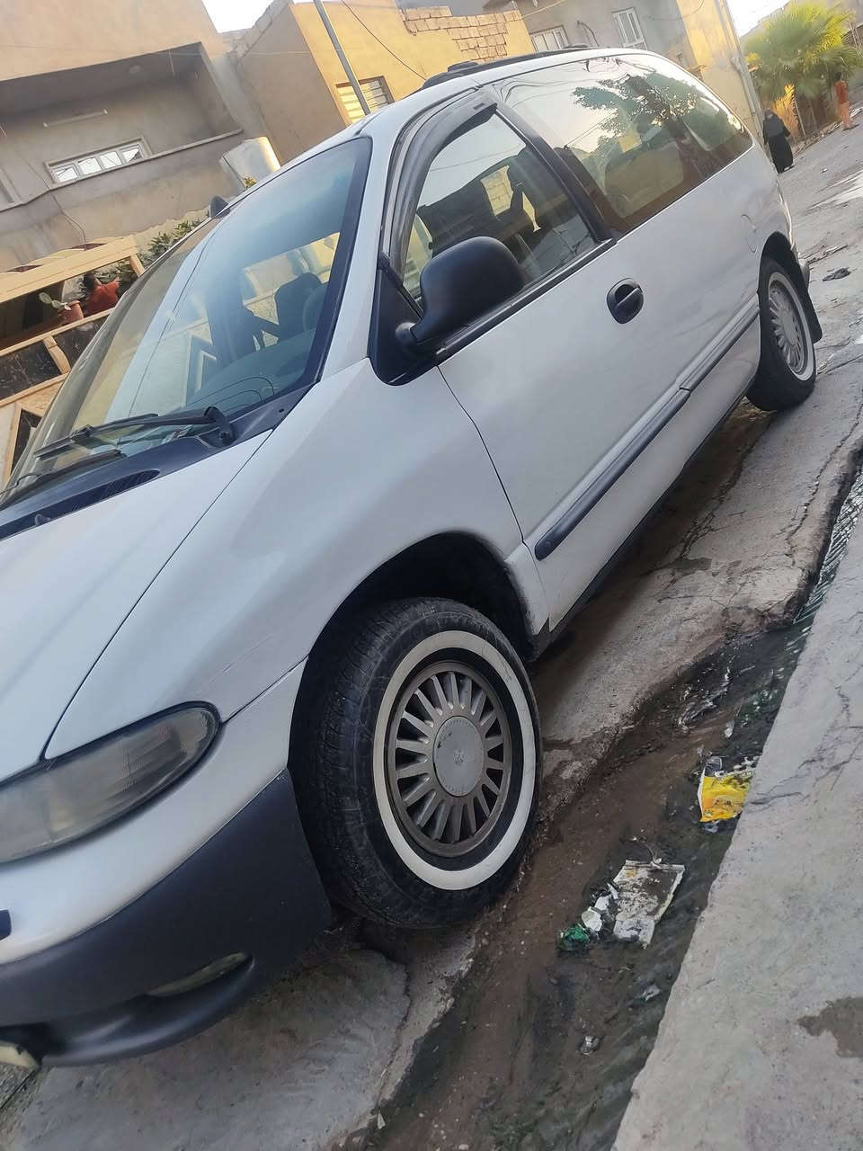 السلام عليكم كلايزر نفخ موديل 1996
السياره كامله ما تصرف عليها ربع 
تبريد ثلج طخم تايات جدد 
محرك كير شرط محرك باجيرو كير توماتيك ميكانيكي 
بيها كم قطعة صبغ انطيك مصبوغه احزام 
السعر 45وبيها مجال يرهم مراوسه بفكتره 
***********
