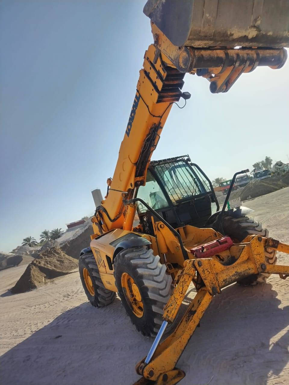 السلام عليكم للبيع رافعه شوكيه ١٧متر موديل ٢٠٠٢ رقم صلاح الدين 
جاهزه للعمل مكينه مكفوله تبريد شغالشرط التحويل  المكان بغداد رقم الهاتف ***********
