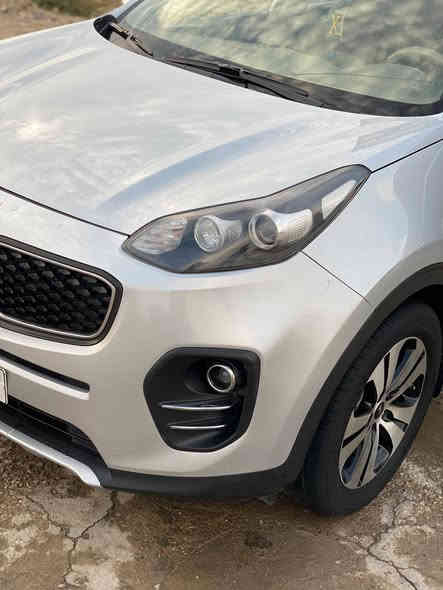 كيا سبورتج خليجي موديل ٢٠١٧ ماشيه ٨٧ الف السياره جديده كير ومحرك وحداديه وكهربائيات وتبريد كلها بلاد على وضع الشركة رقم قادسيه انكليزي باسمي مداور ثاني يوم بيها ملاحظه صغيره وهي وجود بارد أسفل الباب الخلفي الايسر الباقي مكفول من الضربة والصبغ للاستفسار المراسله او الاتصل على الرقم *********** آفاق
