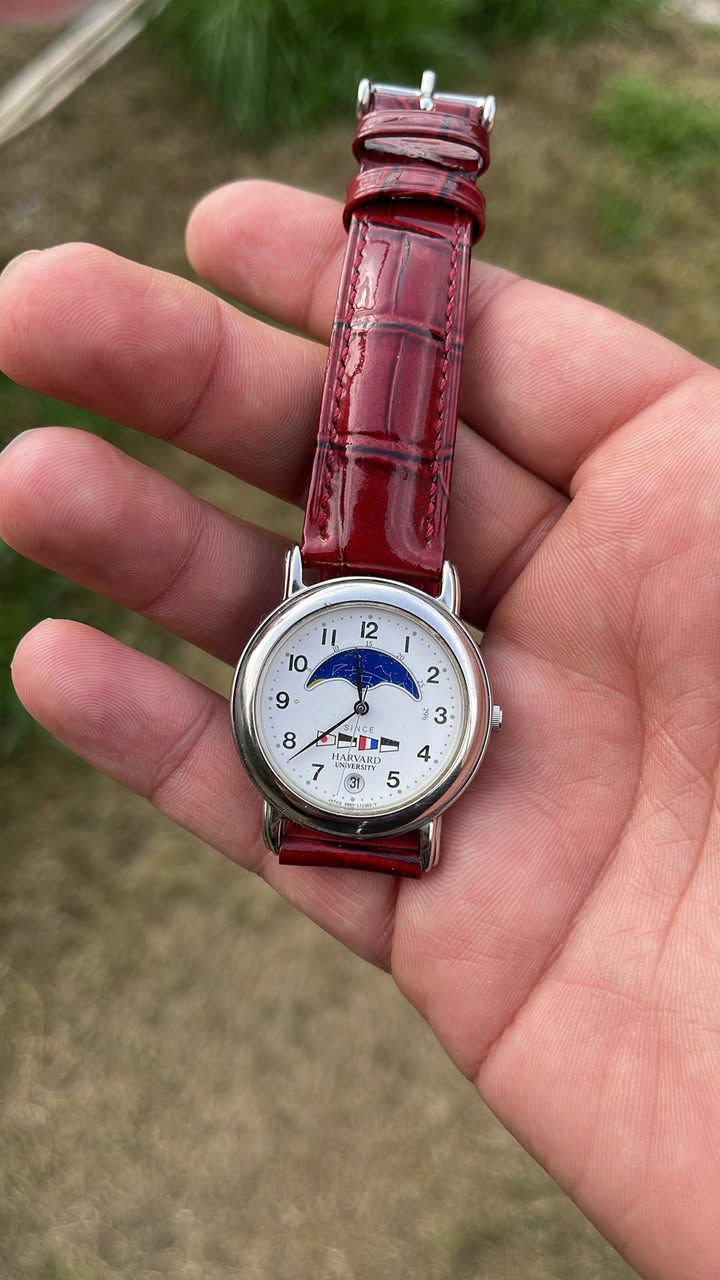 صباحكم احلى اجواء واحلي فنتج ياباني اصل 🍒
ساعة صنعت خصيصة لجامعة هارفارد اليابانية 
ختم يابان حفر مع رقم تسلسل 
شمسي قمري شغال 
عرض منفذ تاريخ 📅 
تحمل أعلام  بقية دول في المينة
عنواني بغداد الدورة يوجد توصيل 🚚 بغداد وللكل العراق 🇮🇶 

***********
