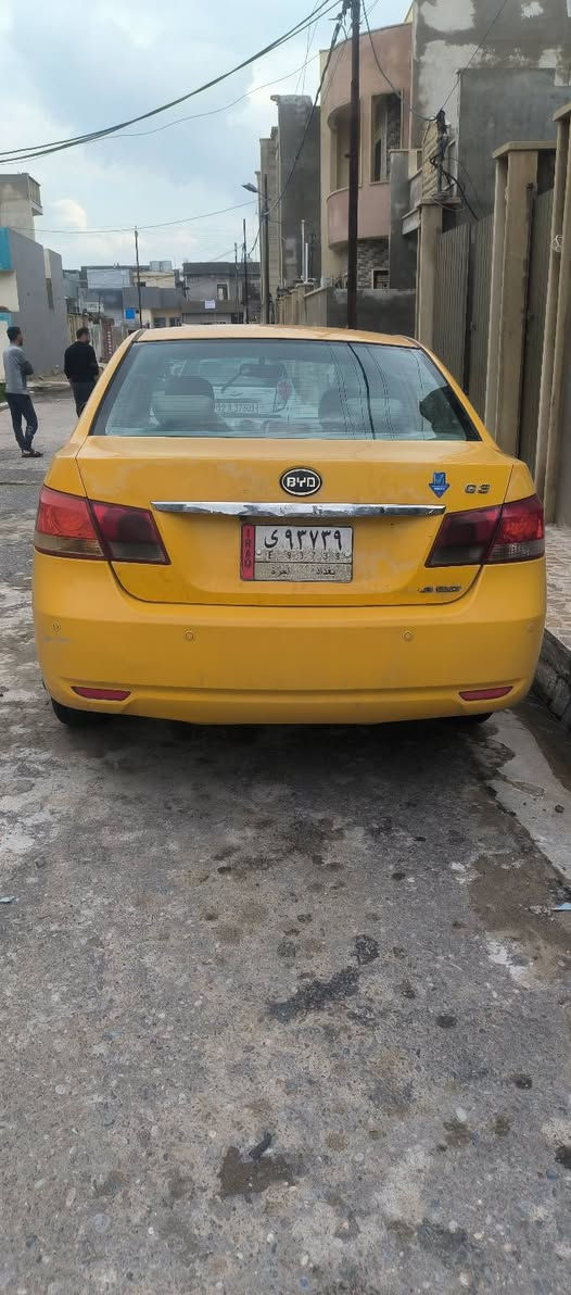 بي واي دي جي ٣ / ٢٠١٣
محرك و گير كورلا بيكاتشو ١٨٠٠ 
سيارة ب اسمنا سنوية الى  ٢٩  انلگليزي بسنوية لكن لوحات قديم يعني تحتاج تبديل لوحات فقط 
هيأة غرامات صفر تأخذ صافي 
سعر ٦٠ ورقة 
***********
