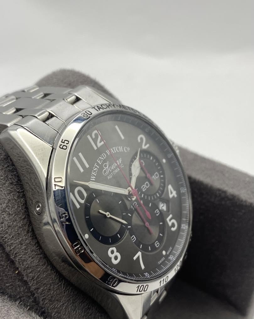 West End Watch Co
Sowar Automatic 
مُستعمل بدون مُرفقات 
اوتوماتيك كرونو
قطر ٤٢ 
الساعة بنظافة جيدة جدًا 
لون مينا مُميز


**إذا كنت صاحب هذا الإعلان وتريد حذفه لأي سبب، رجاءا أرسل رسالة إلى الدعم الفني**