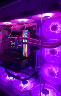 فقط تجميعة كيس للبيع.. CPU AMD Ryzen 9 9950X   MB MSI B850 GAMING PLUS...