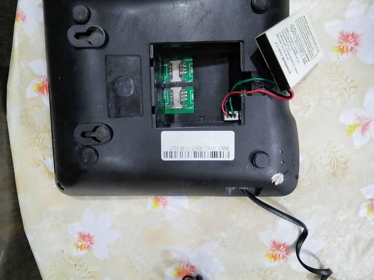 سلام عليكم جهاز ارضي  مال بيت مخابره يحتوي على ثنين سيم كارت الاصلي جديد الله شاهد بس عوزه شاحنه للبيع سعر30 الاتصال او مراسله وتساب ***********
