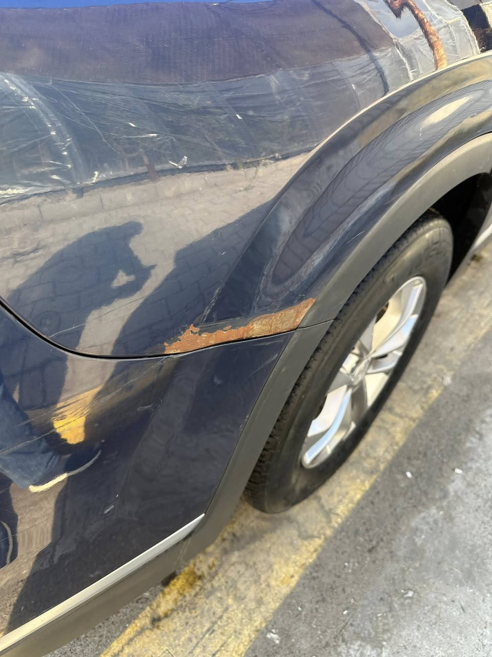 السلام عليكم للبيع سنتافيا ٢٠٢٠ ماشيه ٨١ الف كيلو متر حادثها بنيد خفيف وبيها ظخات خفيفه بصفحة البصف سايق سعرها 15800 الف دولار يعني ميه وثمانيه وخمسين ورقه وبيها مجال للطيبين مكاني بغداد المنصور 
***********
***********
