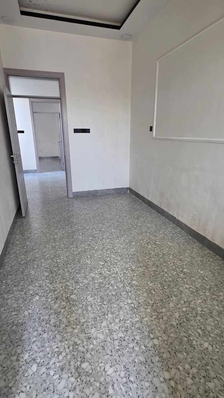 #للايجار_للايجار_للايجار 
شقة طابق ثاني للايجار 
#الموقع حي السماح السياسيين قرب المدرسة الكويتية #المساحة ١٠٠م٢
 تتكون الشقة من
 غرفتين نوم واستقبال وهول ومطبخ وصحيات 
#بدل_الايجار ٢٥٠ الف 🔒
__________
للاستفسار الاتصال على الارقام:
☎️***********
☎️***********
أو زيارة مكتب منازل للعقار حي السماح سايدين الاركان قرب مول القمة 

#موقع_المكتب 9688+PG6 الموصل
