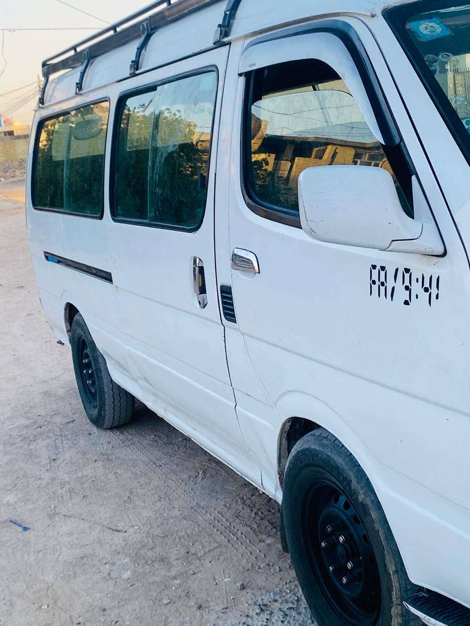 سياره جنبي  مديل2014رقم انكليزي  السنويه جديده امصفره غرامات  كير ومكينه خير من الله الرقم ***********
