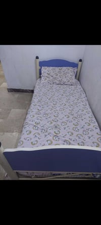 سرير • أثاث • غرفة نوم