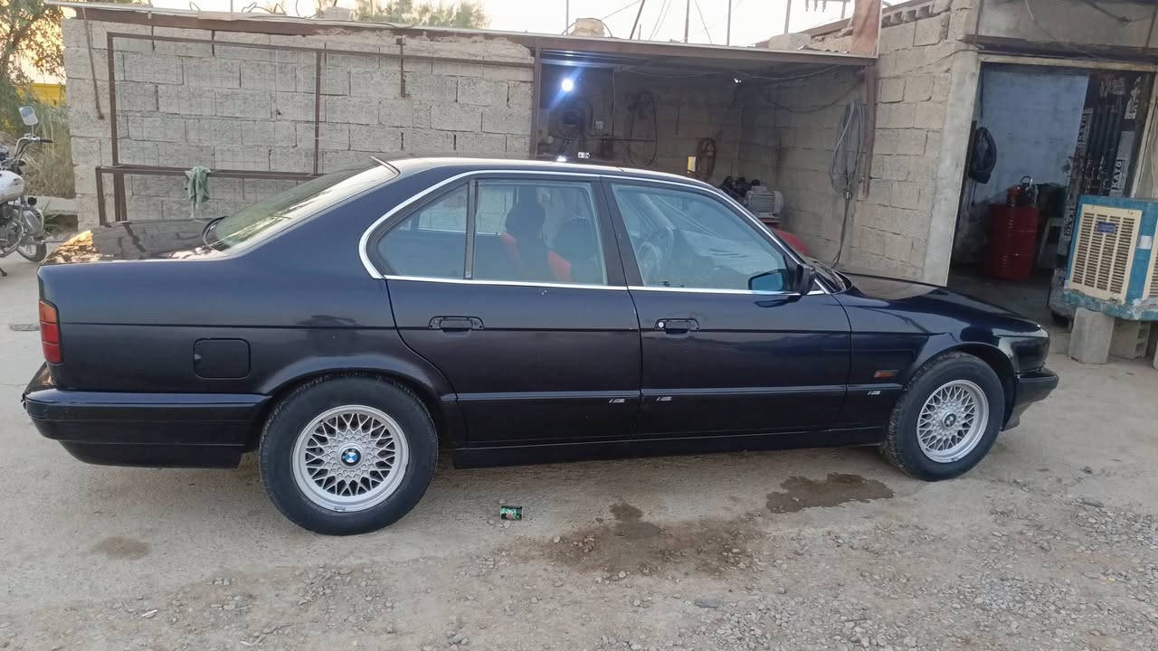 السلام عليكم
BM 525 موديل ١٩٩٤

وارد يابان مصبوغة عام بيها طخة جاملغ خلفي باسمي محرك گير نظيفات والباقي تجي وتشوف 

السعر ٥٨ وبيها مجال حگ جيتك 

هذا رقمي اتصل وتدلل مكاني ديالى
***********
