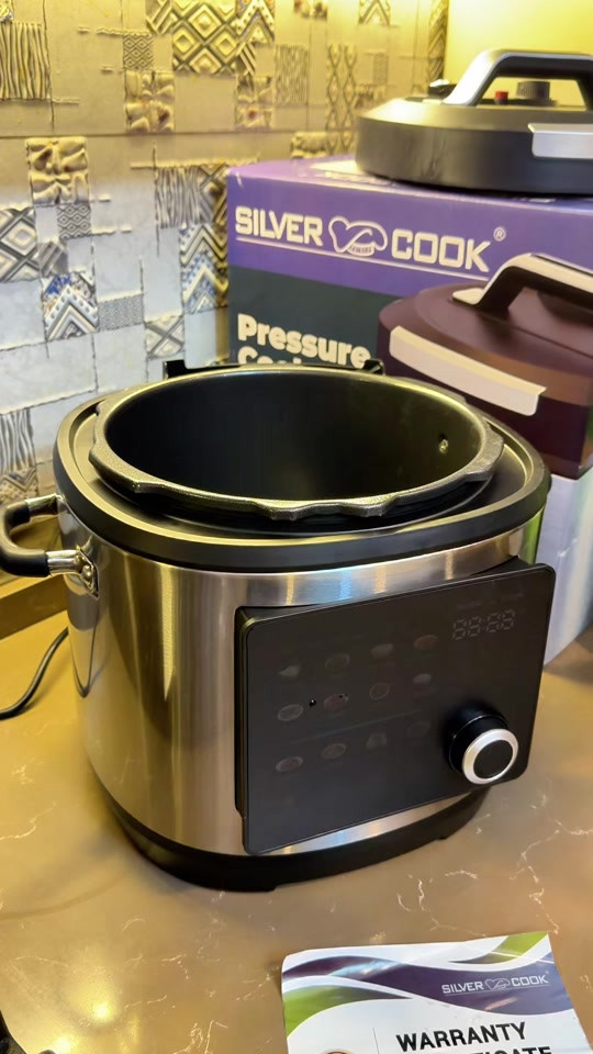 كل وصفاتك تصير أسهل مع الجدر الضاغط الكهربائي من Silver Cook! 🍲⚡ إذا وقتك ضيق وتريد طبخ يطلع مستوي وطعمه يجنن، فهذا الجدر هو الحل. ✅ سعة 6 لتر مناسبة للعائلة. ✅ برامج جاهزة لمختلف أنواع الطبخ مثل الرز، المرق، اللحم، الدجاج، السمك، الشوربة، البخار، وحتى الزبادي. ✅ شاشة لمس ذكية مع أيقونات وصور، تختار البرنامج بسهولة حتى بدون قراءة. ✅ تحكم كامل بالوقت وتأخير التشغيل حسب احتياجك. ✅ يطبخ بسرعة ويحافظ على نكهة الأكل وقيمته الغذائية. ✅ وعاء داخلي عملي وسهل التنظيف. ✅ تصميم أنيق وجودة عالية من Silver Cook. طبخة كاملة… بلمسة وحدة، وخل الجدر يتكفل بالباقي. 🍽 العاصمة  *********** ***********
