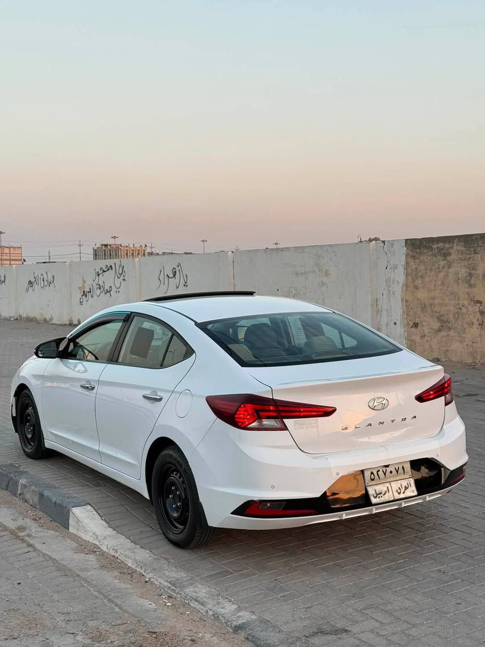 السلام عليكم
النترا 2019 خليجي رقم اربيل باسم شركه تحويل او وكاله مضمون 
محرك 2000 دوش ما مفتوح
فول مواصفات 
بصمه 
فتحه 
كفاله من الضربه والتبديل والفتح 
بيها جاملغ امامي جهة الراكب صبغ وباب الراكب نصه بدون فتح
والباقي كفاله 
تخم تاير جديد 
حداديه 80‎%‎
لايت زنون
محرك ما مفتوح ولا ينقص ولا يبخر 
السعر 110 وبيها مجال للشراي 
مكاني العماره 
للاستفسار ***********
