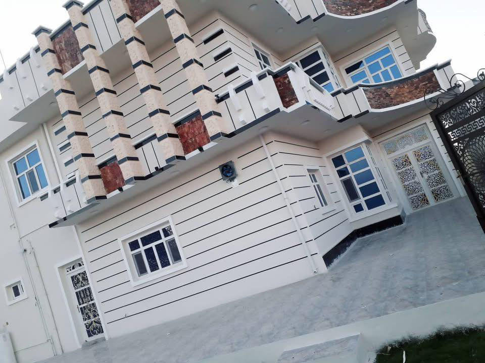 🏠 البيت للبيع مكان مميز 🏠
📍موقع الرمادي مدخل الرمادي الشرقي الواقع على طريقين السجاربه القديم والجديد 

مساحه الارض الكليه (٦٥٠) مساحه البناء (٢٦٠) 

علما ان البيت  طابقين ومؤثث بالكامل  

الاستفسار على السعر اتصال 📞 

‭٠٧٧٣ ٢٣٩ ٢٩٧١‬
