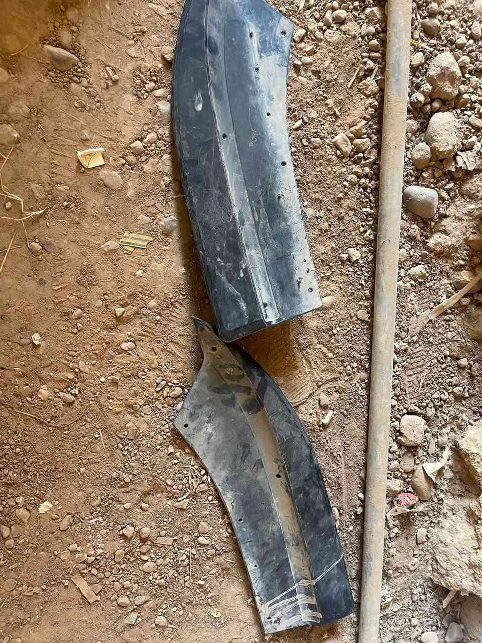سلام عليكم شباب غراض جالنچر للبيع قيم بما يرضي الله ويرضيك اني ماعرف شكد  اسعارهم لدات  جانبية طخم ازرك خط واحد كلهم شغالات شرط ولدات ابو الخطين احمر وصفر شغالات شرط  وعندي لدات جانبية بلادية طخم كذالك كلهم شفالات فول نصافة وعندي يدات كاربون فايبر وقبق مراية اليعجبة يحي يشوف نضافتهن شرط بل يعجبك سعرهم اخذهم رقم مبايل ***********
