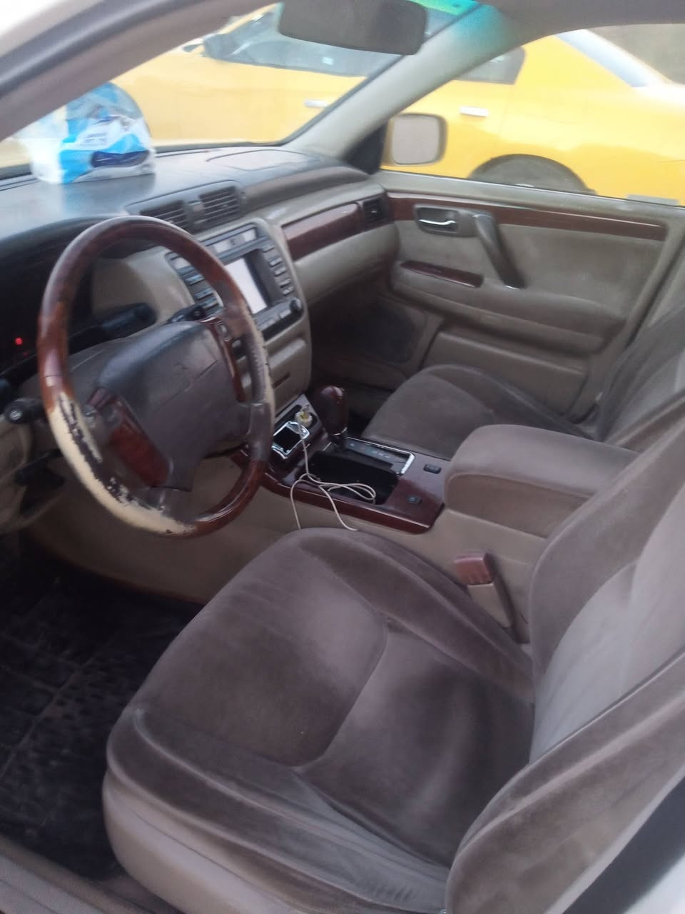 السلام عليكم سياره كراون ملكه موديل 2003 مكينه ديفور الصغير كصه قماره رقم كركوك الماني غرامات مصفره هيئه و مرور وكاله فقط من المالك السعر 55 وبيها مجال العنوان ديوانيه الحمزة الشرقي ***********
