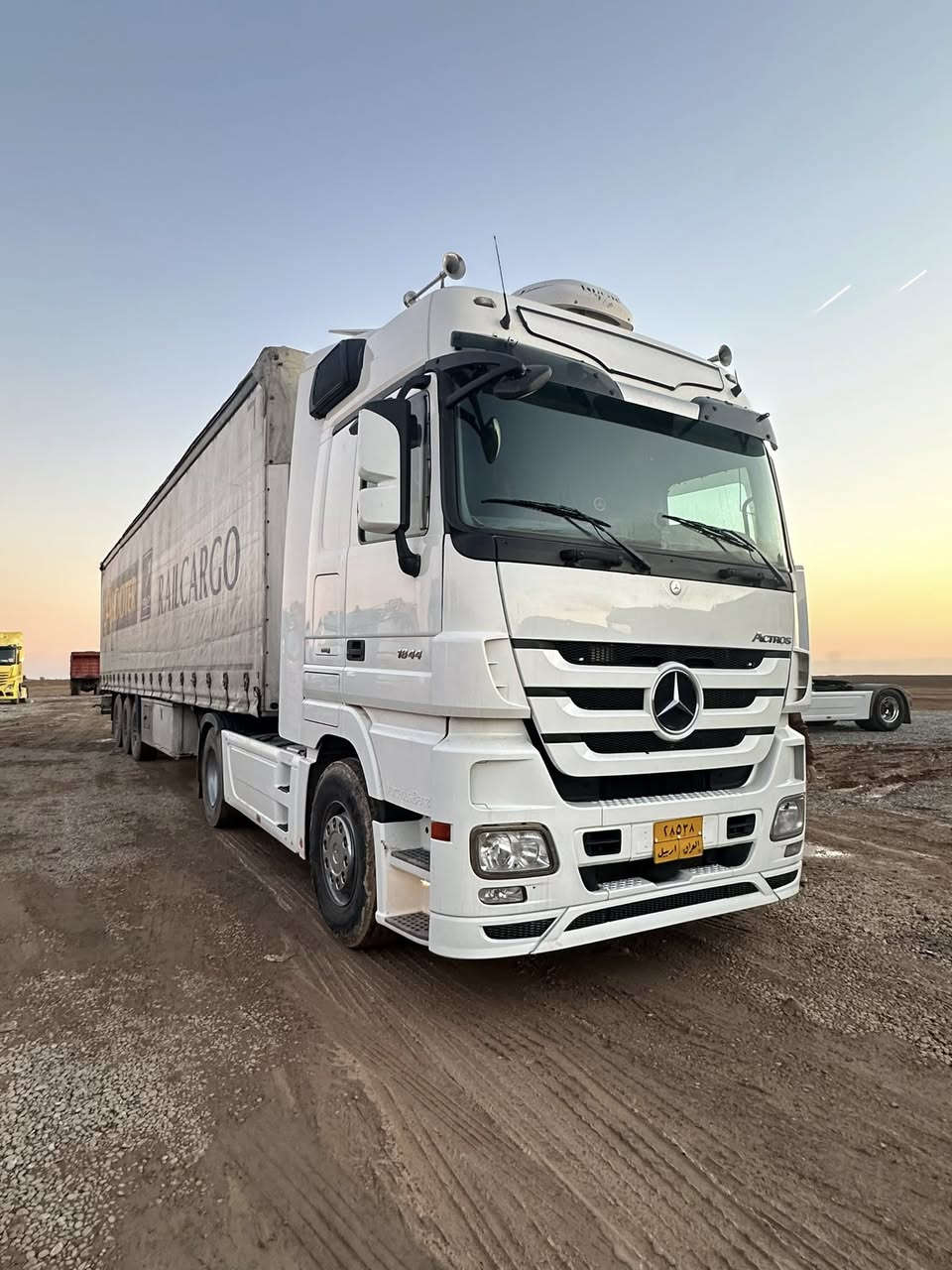 للبيع مارسيدس اكتروز تريله جادر 
موديل 2011
الحجم 1844
مواصفات سياره كامره حساس 
ريتايدر تبريد ثلاجه مبرده عل قماره 
عربانه شمتز 
***********
***********
***********
***********
