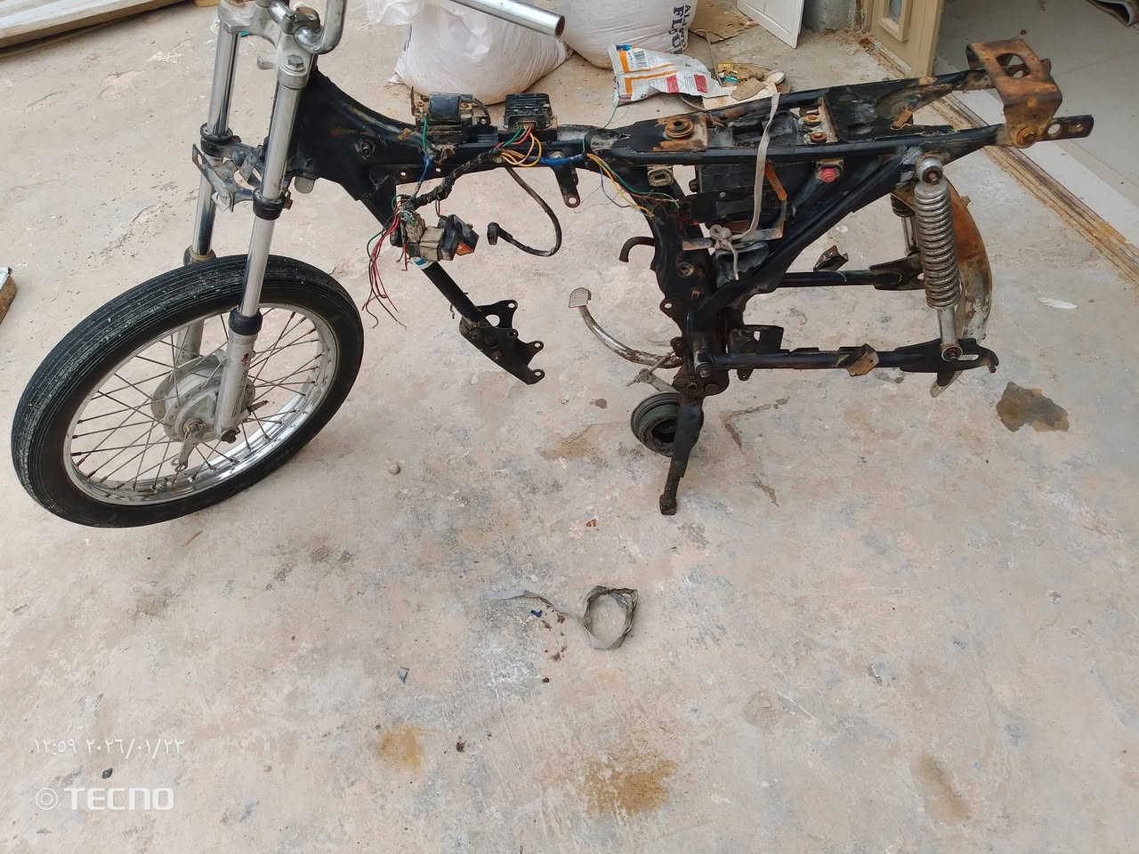 سلام عليكم صاصي كلك البيع كمل هوه وأغراضه كمل عوزه صبغ سعر 125بيه مجال قليل مكان  حي الغدير ***********
