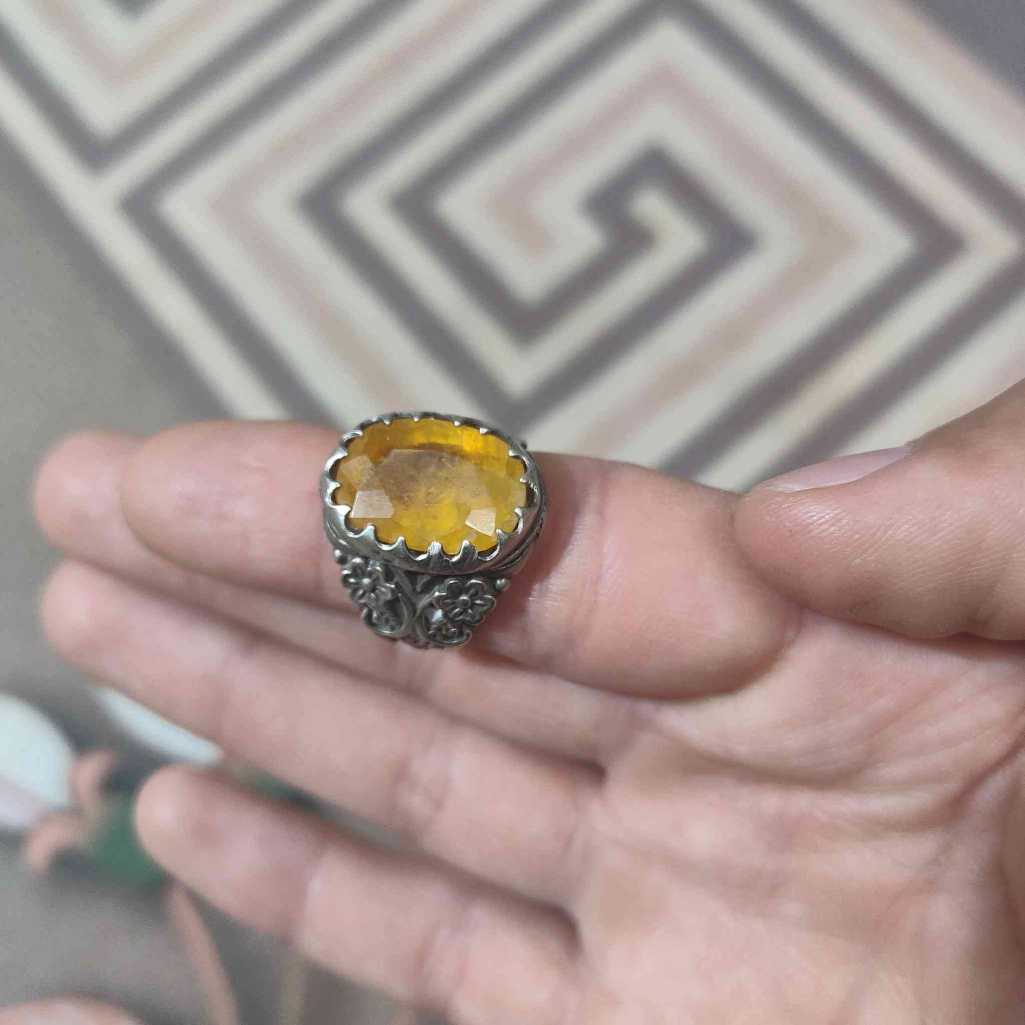 سلام عليكم ورحمة الله وبركاته 
ياقوت اصفر فضه 925
سعر 75 قياس 22


**إذا كنت صاحب هذا الإعلان وتريد حذفه لأي سبب، رجاءا أرسل رسالة إلى الدعم الفني**