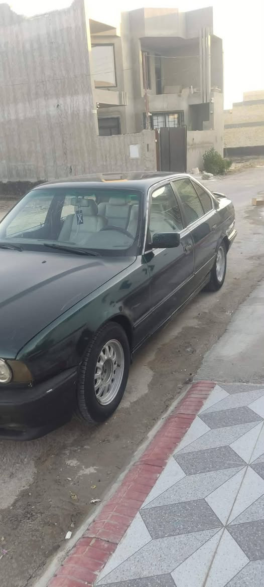 إسلام عليكم bmw 525 i مكينه   6  مسكر مكفوله رقم بغداد ألماني تبريد حد اديه ١٠٠/١٠٠ تحويل مباشر علاما الكير بي عطل سياره جديده الكير سعره ٤ أوراق سعر السياره ٤٥ بيه مجال قليل مكان السياره بابل هواي مواصفات ما ذكرته *********** تخم تاير تخم ويل فراشه
