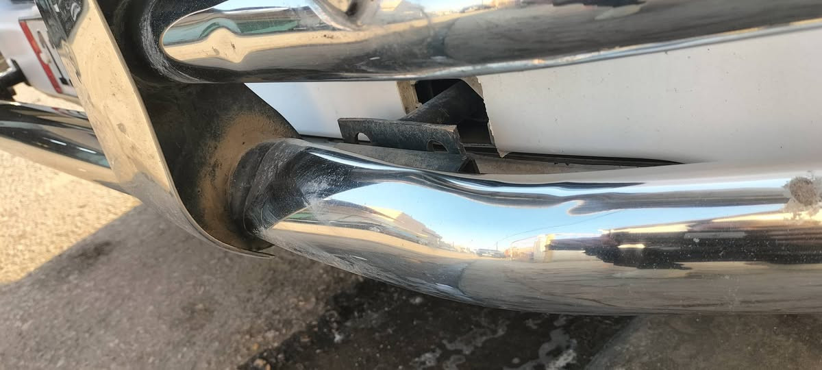 سلام عليكم 
درع هايس امامي للبيع مكاني نجف سعر ٢٠٠ بي دحجة جهة السايق مبينة بالصور رقم الموبايل ***********
