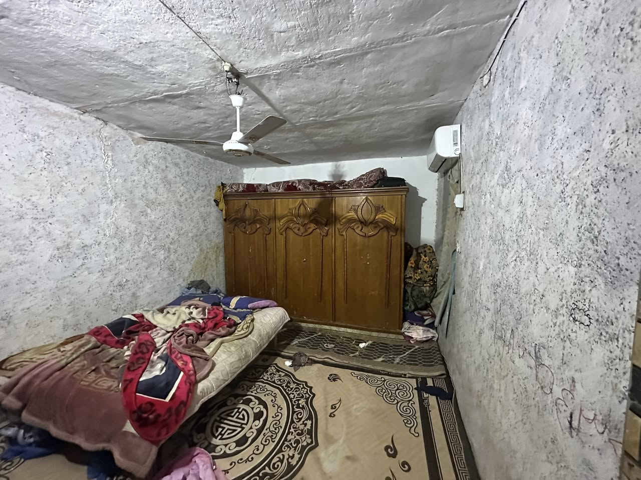 دار للبيع منطقة ال معالي زراعي
مساحه 200 متر بناء بلوك وعكاده
يتكون من 3 غرف برانيه مطبغ برانيه
السعر 20مع مجال
شارع تبليط مجاري ماي كهرباء
***********
