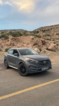 توكسون 2017  أمريكي سيارة بيها فقط بوند صبخ و بدون دواخل ضربة خفيف ماش...