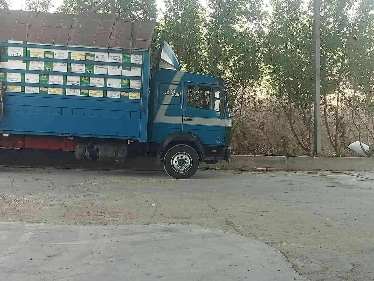 السلام عليكم
لبه مارسيدس للبيع
موديل 1996
طول 7 ونص 
مكينه سوبر
كير داكمه
سنويه لل28
4طن
للاستفسار الاتصال على الرقم 
***********
