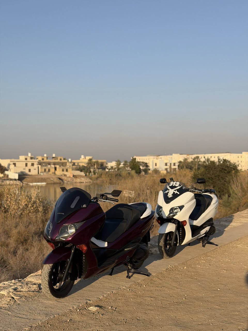 للبيع فورزه 010 كفاله عامه ماشيه 40 الف المكان ميسان العماره والسعر مليونين و100 وبيها مجال للطيبين 
لدراجه طالعه من الوكيل بشهر ل 10 وكيلها ابو القاسم ولدراجه على وضع اليابان ماملعوب بيها وجديده ونضيفه كلش مال جناي معدل وشلعه تخبل قايش وكلجات يابان ستان حساس لون كرزي متغير كهربائيات كلها شغاله گير 7 نمر اربع تحويلات مكينه سوده لدراجه مداريها دهن امزوئيل وبانزين محسن ومابيها اي نقص تجي تفحص وين متريد للاستفسار ***********
