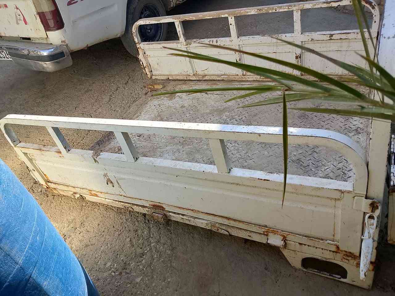 بدي ستوته بدون باب شوفت عينك 
المكان الرفاعي حي الأمير 
السعر 125،000 وبيه مجال 
مكلف بالنشر 
***********
