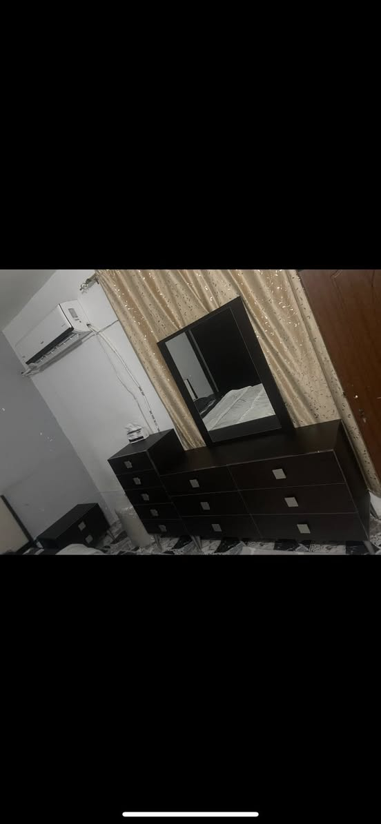 سلام عليكم غرفه نوم تركيا مودرن من شركه Idol صارلي شهرين من مآخذه  يعني جديده مكاني شارع حيفا سعر مليون و350 ***********
