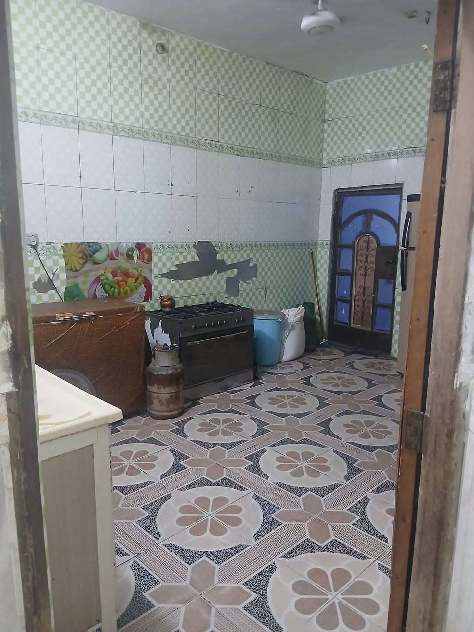 بيت للايجار
التنومه شارع الإطفاء  غريب فلكه ابو مهدي ثالث بيت عشارع 
وكلشي متوفر يمه 
ايجارة ٣٥٠ غفل بيت نضيف ومرتب 
***********
