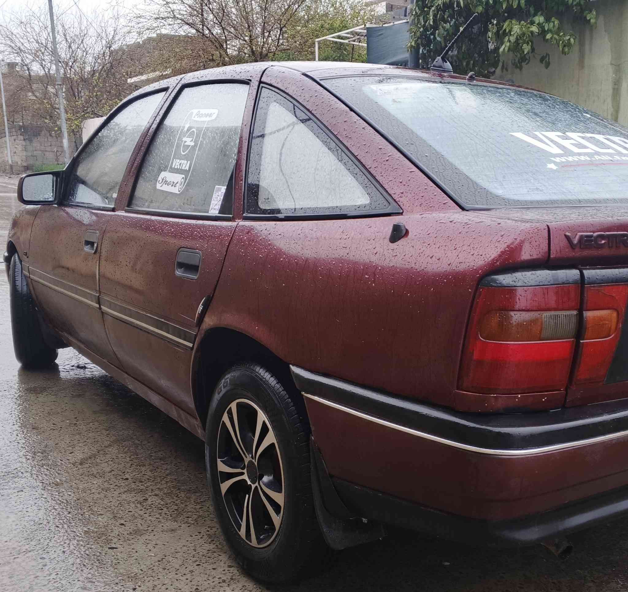 اسلام عليكم ورحمة الله
للبيع اوبل فكتره موديل91 سلايت/حجم16 شرط التحويل من الشرعي رقم نينوه ألماني سنويه28 
كير محرك شرط طخم امامي خلفي جديد سياره بدون ضرر 
فقط مصلح دوسات +الدوائر 
السياره مصبوغه حزام جماليه 
كاربون بانزين ⛽ بيها ////
مكان السياره موصل الأيسر التواصل/***********/
/***********/السعر34$وبيها مجال
