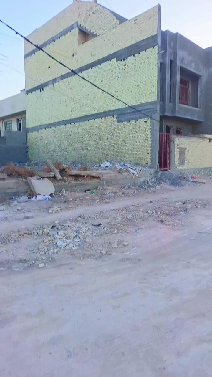 سلام عليكم قطعة ارض مساحته 260متر للبيع موقعها الدوانم  ركن شارع البدراج وشارع ٢٠ مقابيل الصابيات تحتوي على اربع محلات ورباط كامل تصميم عمارة بس المحلات كاملات باقي لارض رباط صب خدمات كاملة سند ٢٥
للتواصل ***********
