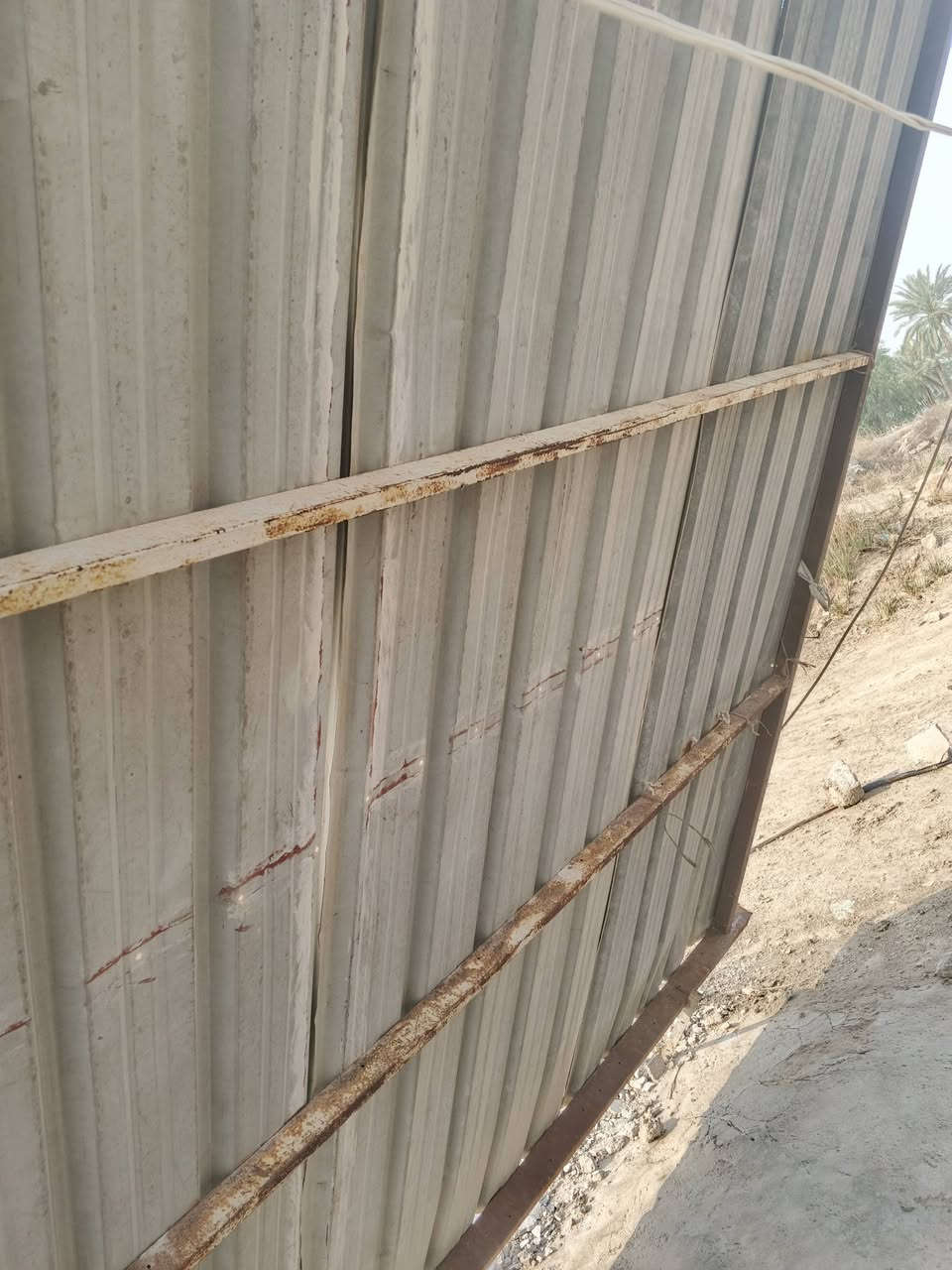 قمريه للبيع طول 10 امتار والعرض 3 امتار حديد 2 ملم دنك وياهه عدد 4 قوي سعر 400 
رقم ***********
