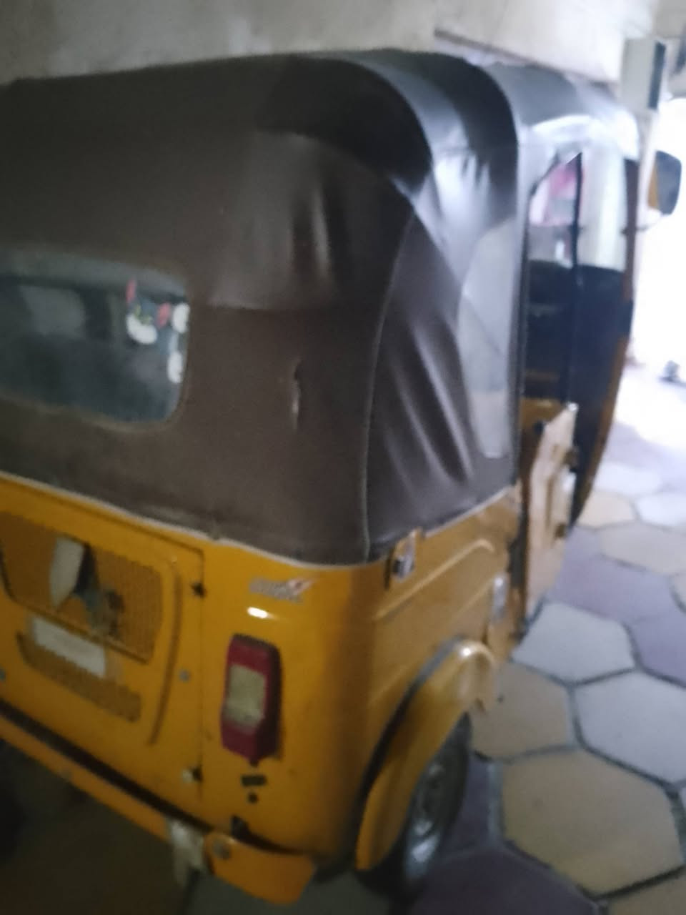 سلام عليكم ورحمه الله وبركاته تكتك واحد وعشرين وراق ماتترقم سعر مناسب مكان ناصريه ***********
