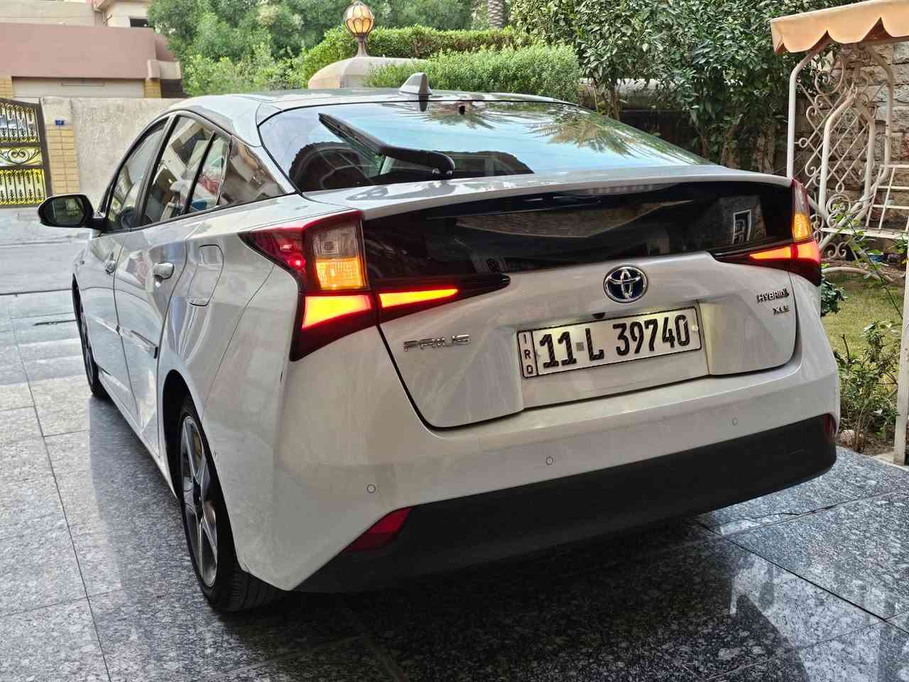 تويوتا بريوس  2022 XLe نايت شيد. فول من كلشي عدا الفتحة. اللون أبيض لؤلوي  السيارة بدون ايرباك بدون لغد بدون تبديل   بصمة كشن كهرباء كشن جلد حساسات كل الجهات كاميرة رادار توقف تلقائي. كثير امور السيارة هايبرد بانزين محرك 1800 رقم بغداد بأسمنا ماشية 37 الف مايل سعر 143 ورقة بغداد زيونة *********** د. براء الموسوي
