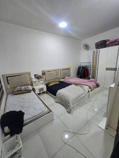 الدار للبيع المساحه 240متر طابو زراعي سند 25 تحويل مباشر بسم المشتري مباشر بناء حديث طابوق السقف صب كونكريت يتكون من غرف نوم 3ثلاثه+ستقبال+صاله 
+مطبخ حار+بارد+مجمع صحي خارجي وداخلي وطارمه وممر خلف البيت وطارمه كبيره وحديقه صغيره البيت جاهز من كلشي معايز أي شي الموقع المعاره قرب حمادي أبو الغذائية على شارع العام مباشر تبليط 
أي استفسار إتصال على الرقم التالي واتساب ***********
أو مراجعة مكتب ابو زهراء التميمي شارع المواكب مقابل حسينية الخزرج الخاص مفتوح
