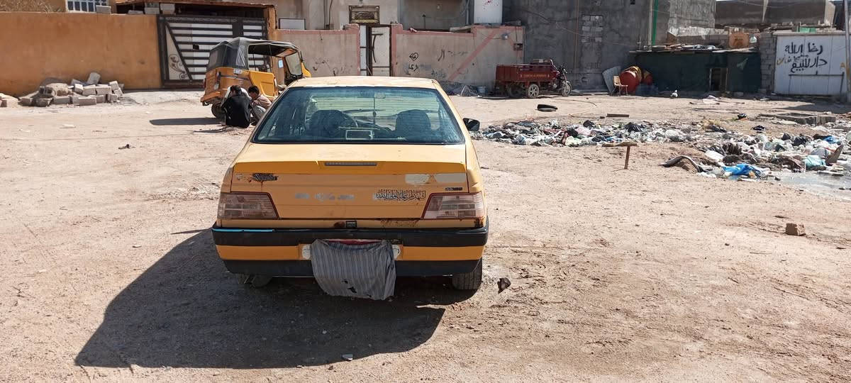 سلام عليكم 
بيجو 405 كير ومكينه خير من الله كهربائيات شغاله زوج تايرات جدد رقمها صدامي حالياََ بشهر الخامس اكمل  معاملتهه اسلمك رقم انكليزي باسمي بيهة معجون بلقماره 
سياره مال مشي 
#العنوان_بصره_شط_العرب_الجزيره 

السعر 30وبيهة مجال للشراي 
***********
