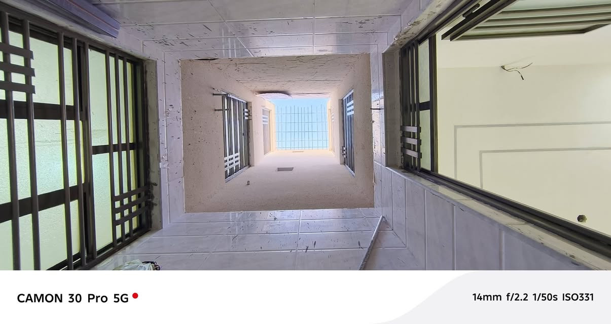 اسلام عليكم
دار للبيع مساحه ١٠٠ م طابقين ونص ٤ غرف ٤ حمامات بيه نقص الواجه والمحجر والابواب الداخليه شغل درجه اولى
ه‍ ***********  واتساب السعر ١٤٠ وبيه مجال
