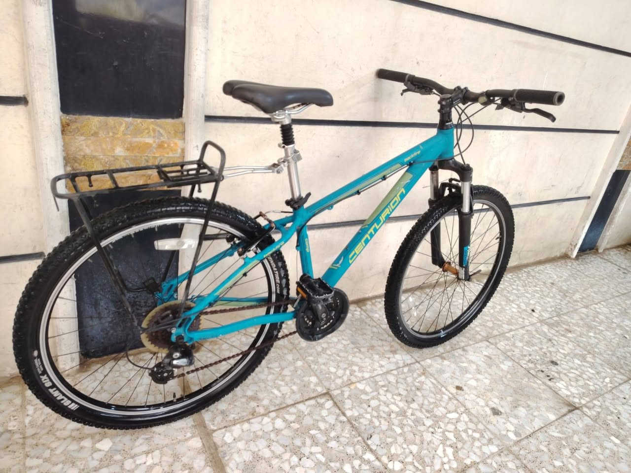 السلام عليكم ورحمة الله وبركاته
بايك موديل جبلي ماركه سنتريون العالميه حجم ٢٦
باله ياباني النضافه فول وضع حاويه 
السعر ( 150 الف) 
يدات سحب دفع شيمانو اصلي 
لون ميمز سمائي طافي مختم 
عكرب ماركه اصلي التوس 
ويل كبلونيه كشن اصلي ماركه 
معدن المنيوم ريشه فول موصفات 
كير ٨ / ٣ شغال سستم كامل 
غير مستخدم داخل العراق
العنوان بغداد منطقة الحبيبيه 
هاتف *********** 
الاستفسار واتساب
