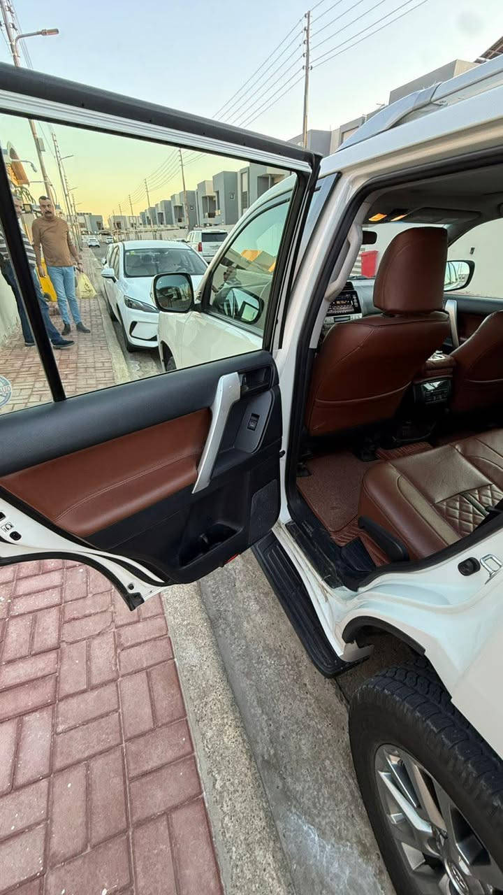 السلام عليكم 
السعر ٣٥٠ بي مجال بسيط  جدا

        تيوتا  برادو ٢٠١٨ 

#المواصفات 

 🔹الموديل :2018لون ابيض  

🔹بصمة تشغيل عند بعد

🔹داخل قرميدي 

🔹بكليت لد 

🔹تحكم ستيرن

🔹ويل كب حجم 19 

🔹شاحن واير ليس

🔹شاش + كامره 

🔹حساس خلفي 

🔹كشنات جلد 

🔹كشنات عدد 2 كهرباء 

🔹مري شفط 

🔹فتحه سقف 

🔹كروس سرعه 

🔹بصمه + تشغيل عن بعد 

🔹ثلاث قطع تبريد 

🔹فتحت USB

🔹شاحن واير ليس 

🔹ثلاجه.  

🔹نضام الدفع الرباعي 

العنوان بغداد العطيفية السيارة رقم اربيل كفالة عامه ماشية ٦٠ الف حقيقي للاستفسار ***********
