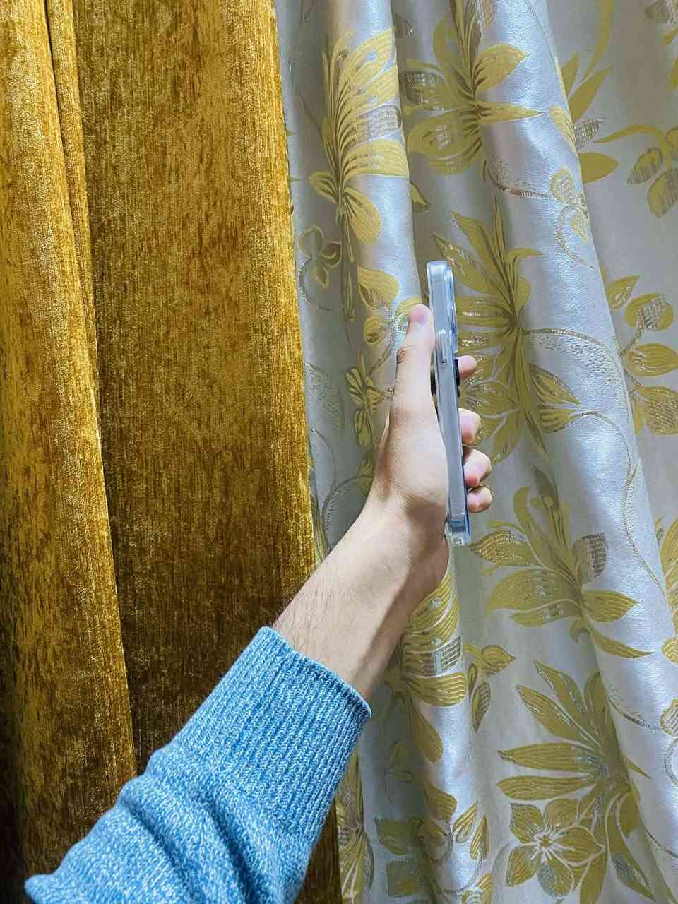 ايفون 15 برو ماكس شريحته ما تشتغلوا كاميراته ما يشتغلن بدل بطاريه اصليه الباقي كفاله جهاز وتر عربي شرق اوسط سعر 550 شراي
 يتصل***********
