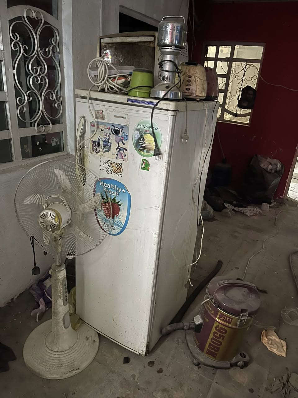 غراض مستعمل قديمة ، خلي سعرك واخذ ،
الاجهزه كلها شغاله علفحص 
مكاني كاظمية 
***********
