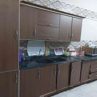 كاونتر خشب • حوض رخام طبيعي • بيه تصليحات