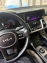 كيا سورنتو 2023 هايبرد ومحرك بانزين سيارة مال بيت استخدامها جداً قليل ...