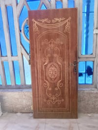 باب خشب • ثقيل • نوع جيد