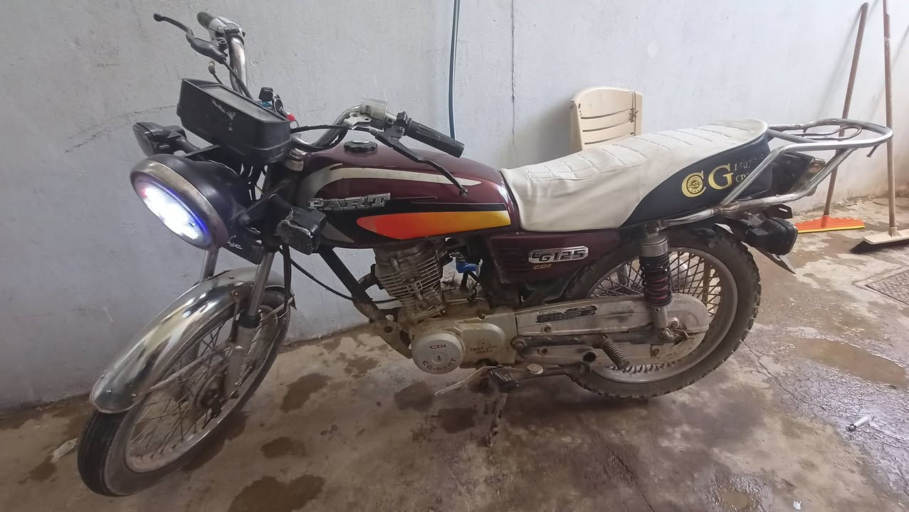 ماطور بارت خمس 99999 ماطور كامل ما يعوزو شي 
محرك كير نضيف 
وايرمنية شغالة كامل 
اويالة تايات جدد
دبلات الكدام ورة شغالة 
السعر خاص او اتصل على رقم 
*********** واتساب
